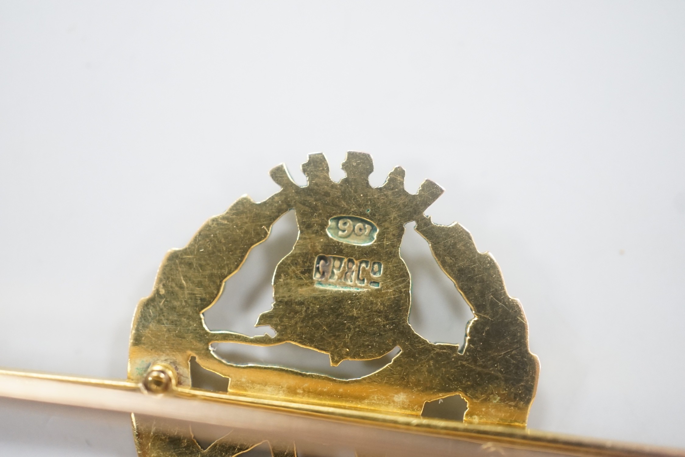 A 9ct and enamel, York and Lancaster Regimental sweethearts brooch, 46mm, gross weight 4.1 grams.